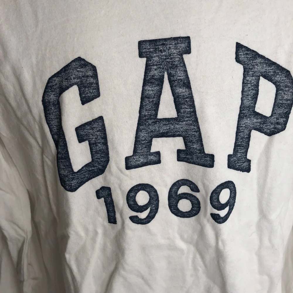 Gap long sleeve logo t-shirt in white and navy blue